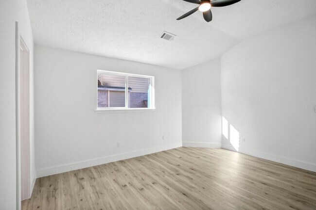 Building Photo - 11615 Henley Dr