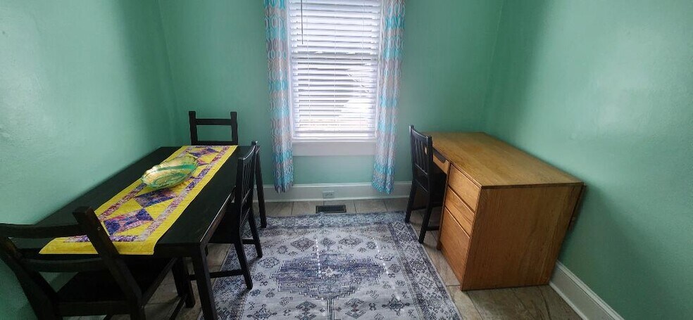 dining rm/work space - 705 W Markham Ave