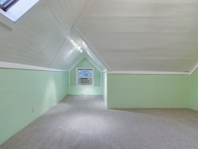 Building Photo - 3BR/1B Home in GREAT Midtown Location!!