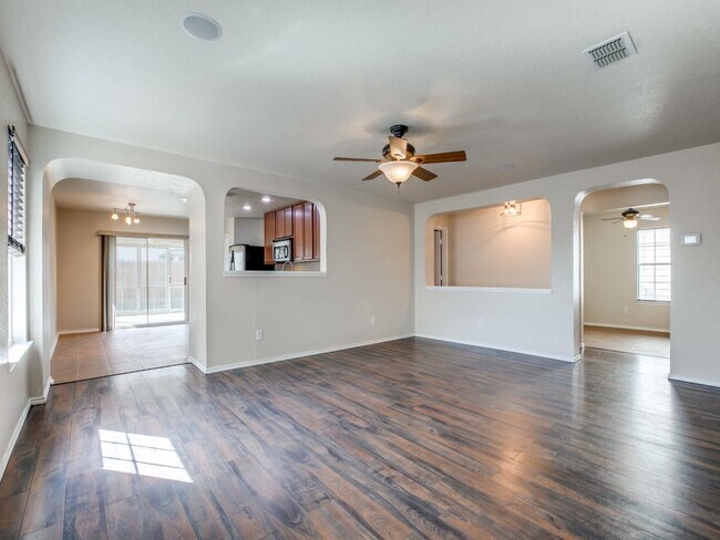 Building Photo - 10116 Villa Del Lago