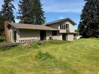 Building Photo - Large Mount Vernon Home on Acreage