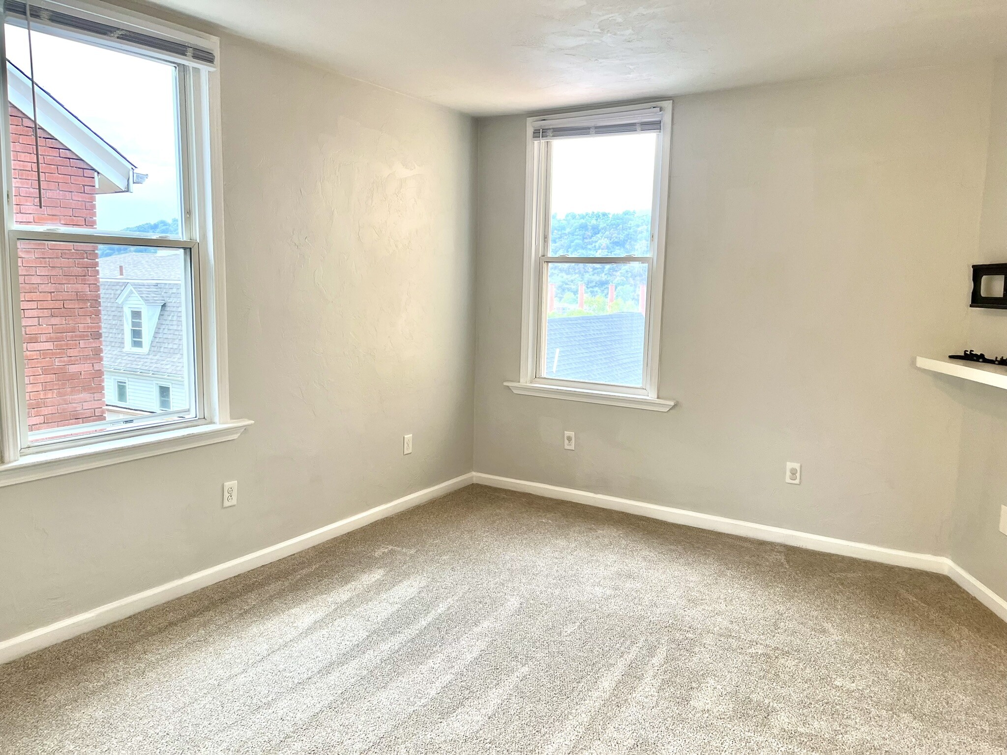 Living room - 241 W 9th Ave