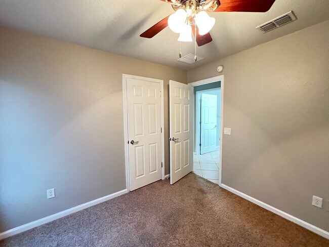 Building Photo - You’ve Found IT! Your Next Home! 4 Bedroom, 2 Bathroom in Ocala — $500 Off a Month’s Rent!!!
