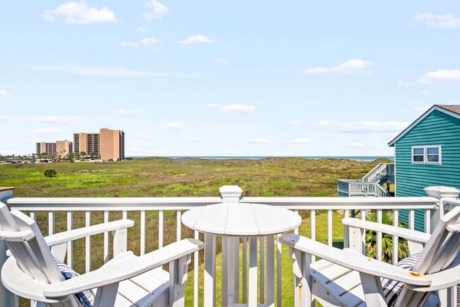 Building Photo - 165 Beach View