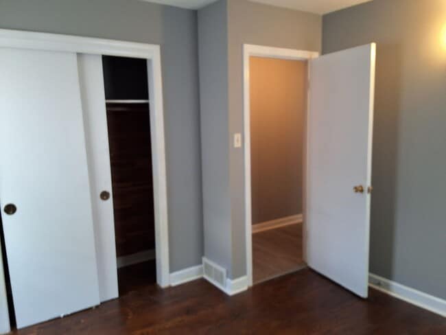 Building Photo - 320 Meadow Ln
