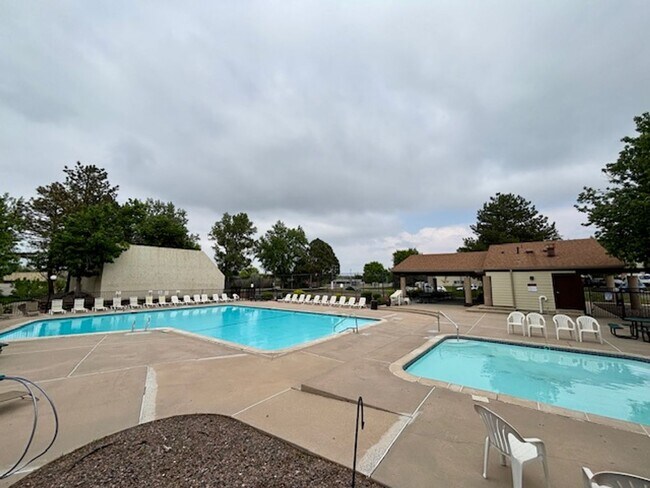Building Photo - 7730 W 87th Dr