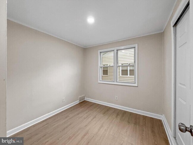 Building Photo - 7905 Greenleaf Rd