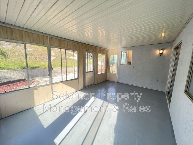 Building Photo - 4748 Sunny Hills Rd