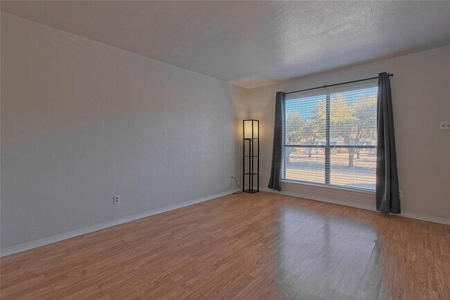 Building Photo - 3004 Whisper Oaks Ln