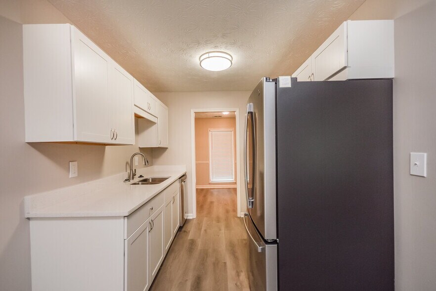 Building Photo - 9106 Tara Dr SW