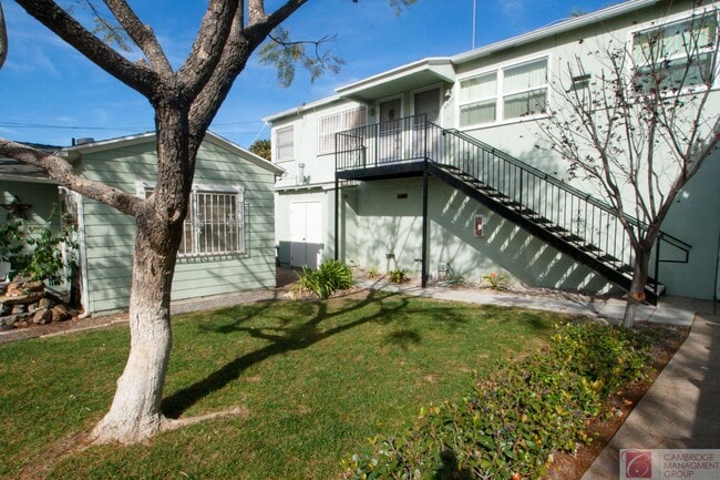 Building Photo - 4459 1/2-4455-52 Dawson Ave