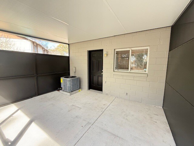 Building Photo - 137 Garden Dr