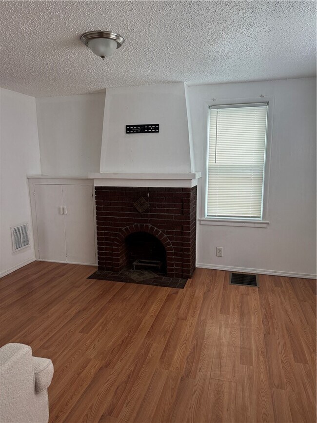 Building Photo - 239 Weyl St