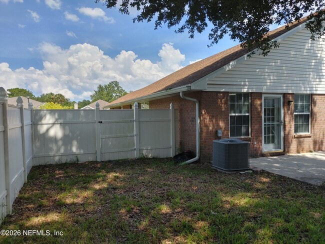 Building Photo - 7548 Cliff Cottage Dr
