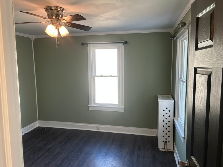 Building Photo - 241 Market St