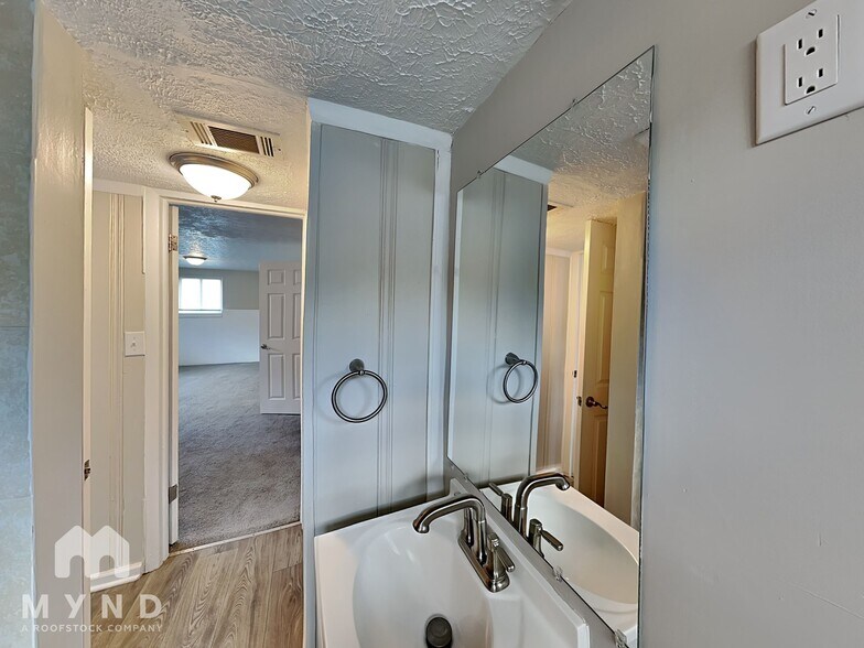 Building Photo - 4140 Dixie Ct