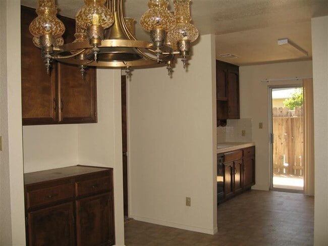 Building Photo - 5707 N Valentine Ave