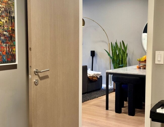Building Photo - Maison à SOMA  |Secured Smart Access. Mode...