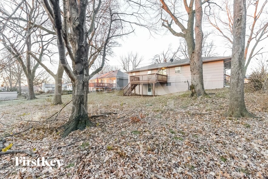 Building Photo - 8607 Elm Ave