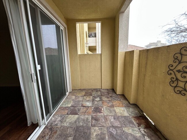 Building Photo - Nice condo located in Balboa Park. Water/Sewer/Garbage included