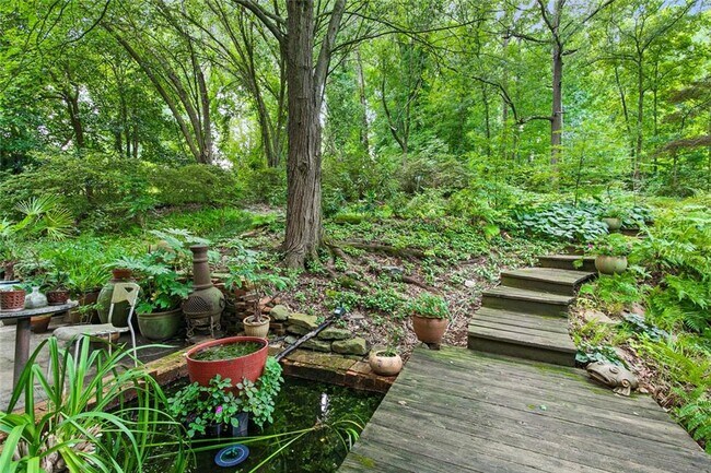 Building Photo - 1232 Bernadette Ln NE