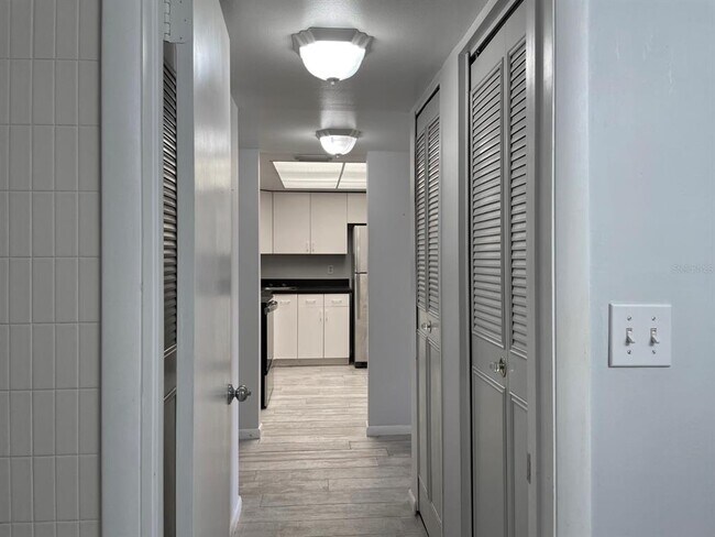 Building Photo - 4900 Brittany Dr S