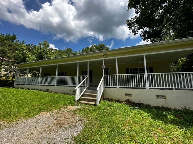 Building Photo - 4 Bedrooms, 2 Bathrooms - Home in Cartersville!