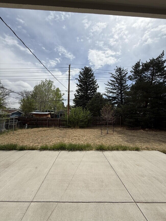 Building Photo - Home Available August 7th!