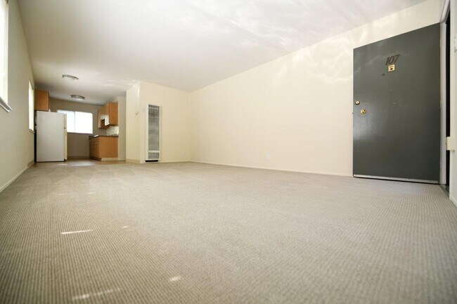 Building Photo - 275 41st St