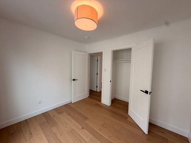 Building Photo - Spacious 4 Bedroom/2Bathroom Home in South San Francisco!