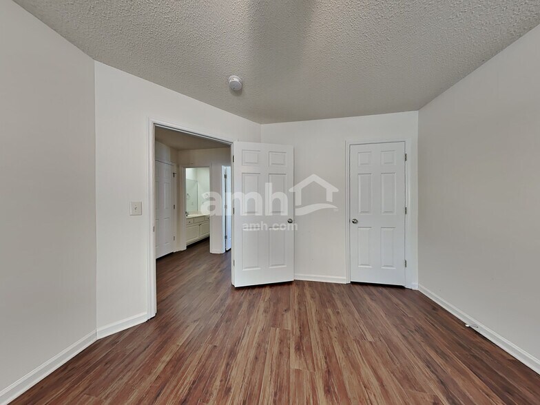 Building Photo - 112 Charlotte Ct