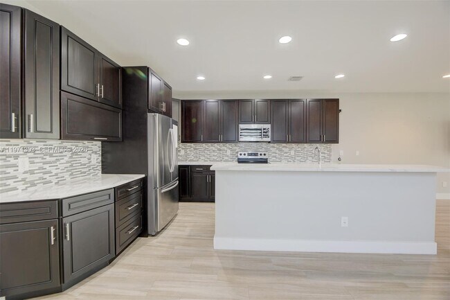 Building Photo - 619 SW 17th St