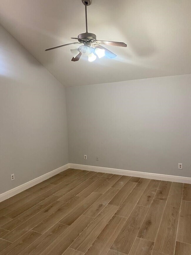 Building Photo - 9339 Stonecreek Ln