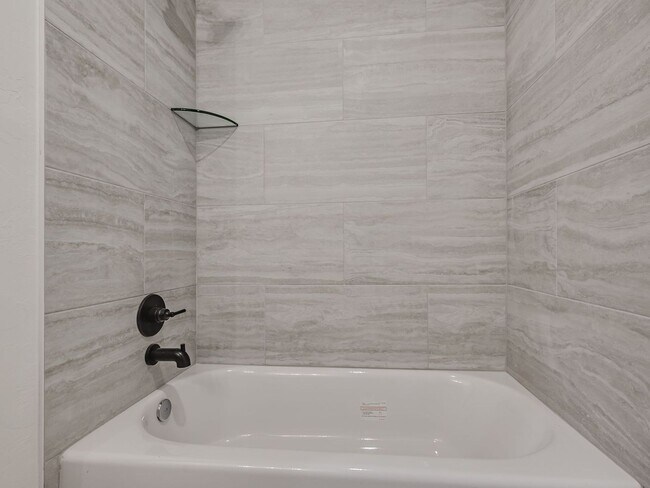 Building Photo - Brand New Home in Noble!