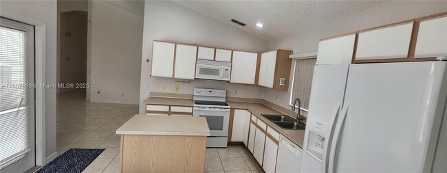 Building Photo - 241 Lockbreeze Dr