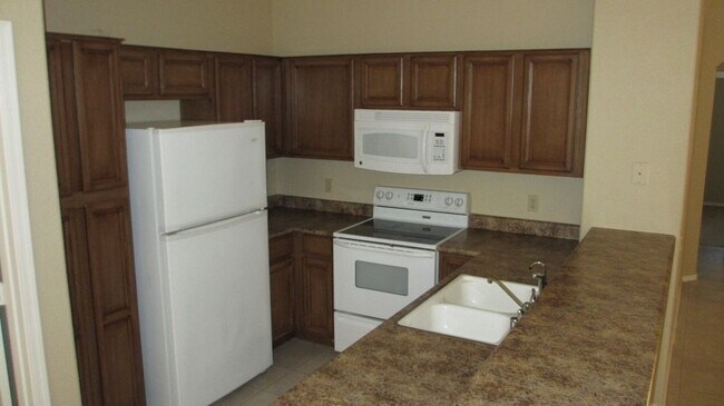 Building Photo - 2471 W Hemlock Way
