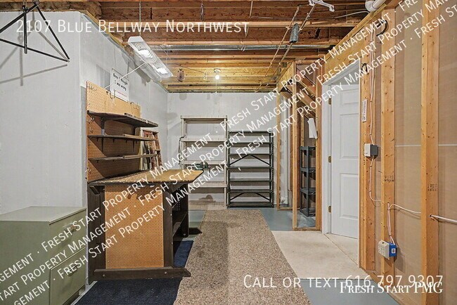 Building Photo - 2107 Blue Bell Way