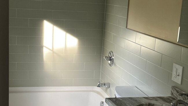 Building Photo - 97 Lords Ln