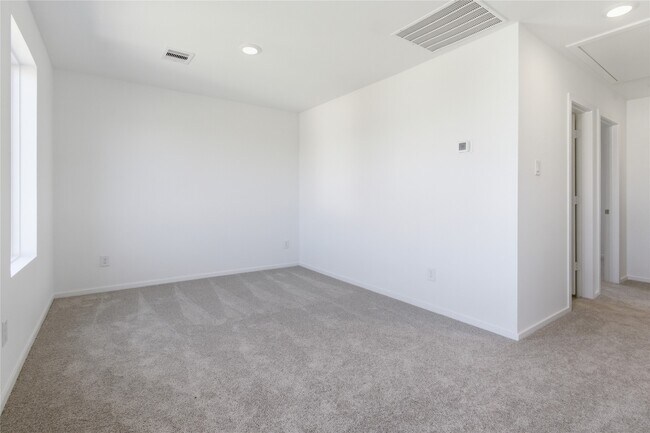 Building Photo - 28731 Bottom Grass Trl