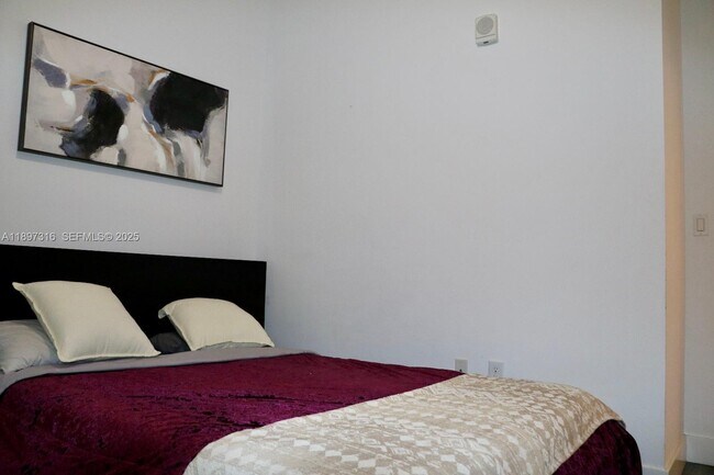 Building Photo - 7819 NW 104th Ave