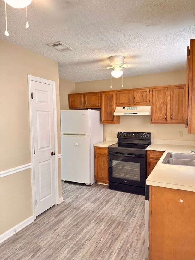 Building Photo - 114 Leeward Ct