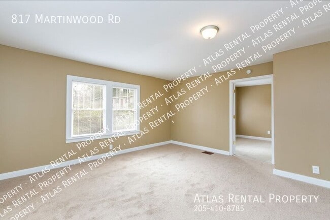 Building Photo - 817 Martinwood Rd