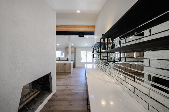 Building Photo - 3001 W Mercer Ln
