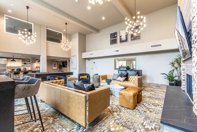 Building Photo - Patina at Midtown