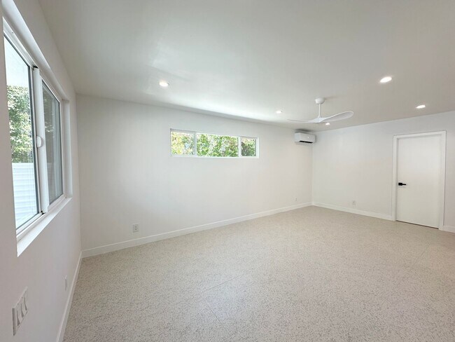 Building Photo - AVAILABLE NOW! Stunning Remodeled Studio 1...