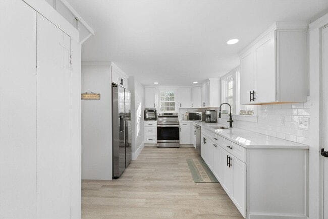 Building Photo - 32 Woodside Ave
