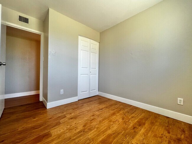 Building Photo - NShields632 (KC-LN)