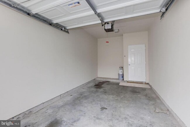 Building Photo - 42514 Mayflower Terrace
