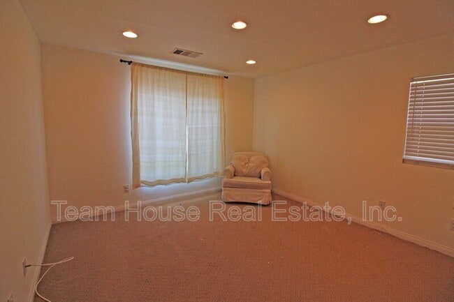 Building Photo - 28440 Mirabelle Ln