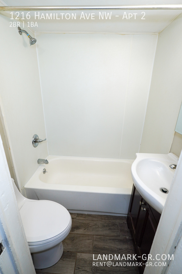 Building Photo - Upgraded 2 Bed/1 Bath – First Month Rent $...